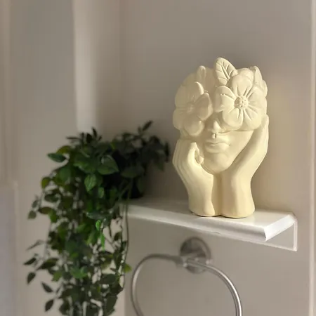House Apartment *